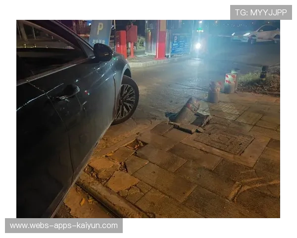 德州赛车大赛：连环撞车导致红旗中断